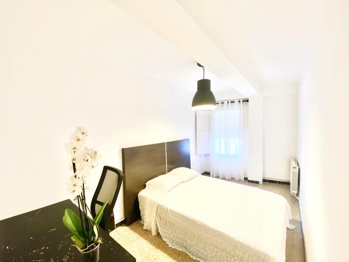 Apartamento Cebra Apartment ซาราโกซา ภายนอก รูปภาพ